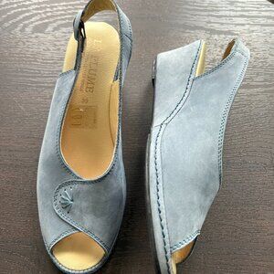 La Plume Wedge Blue Sandals Size 39/8.5 NWOT